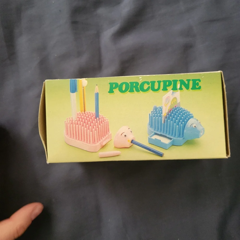 Vintage Hedgehog Porcupine Desk Pal Pencil Sharpener Note Holder Caddy RARE! Red